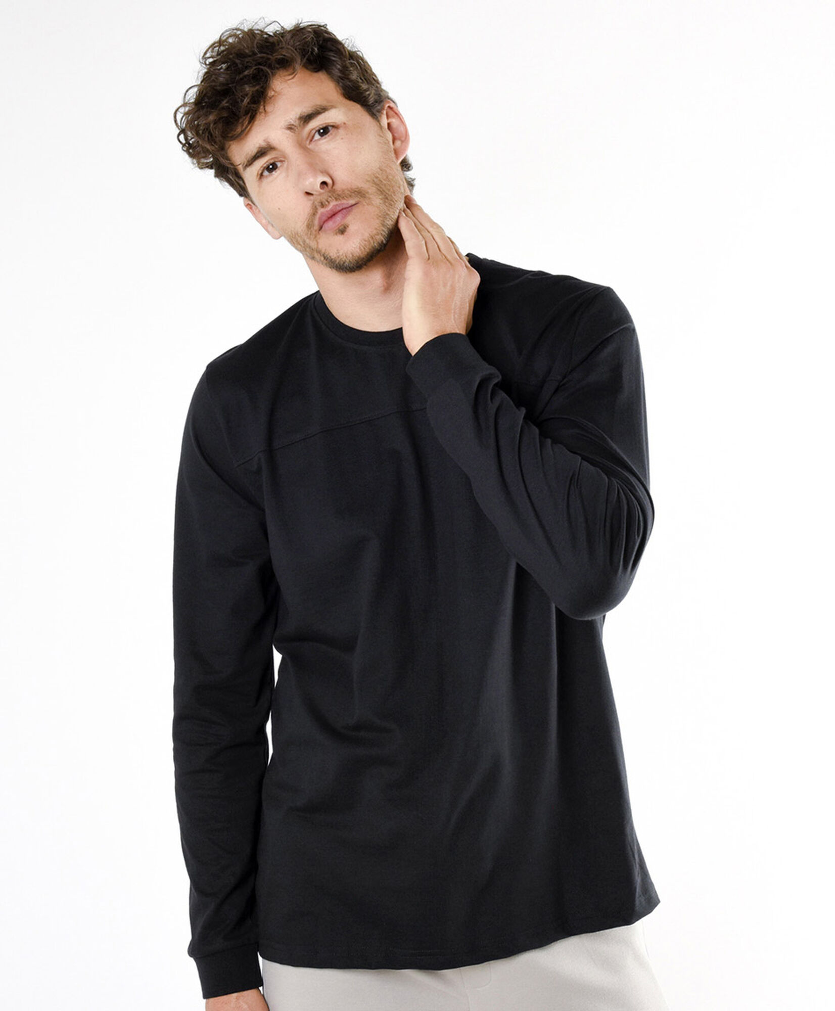 Polera hombre negra manga larga Polera hombre negra manga larga