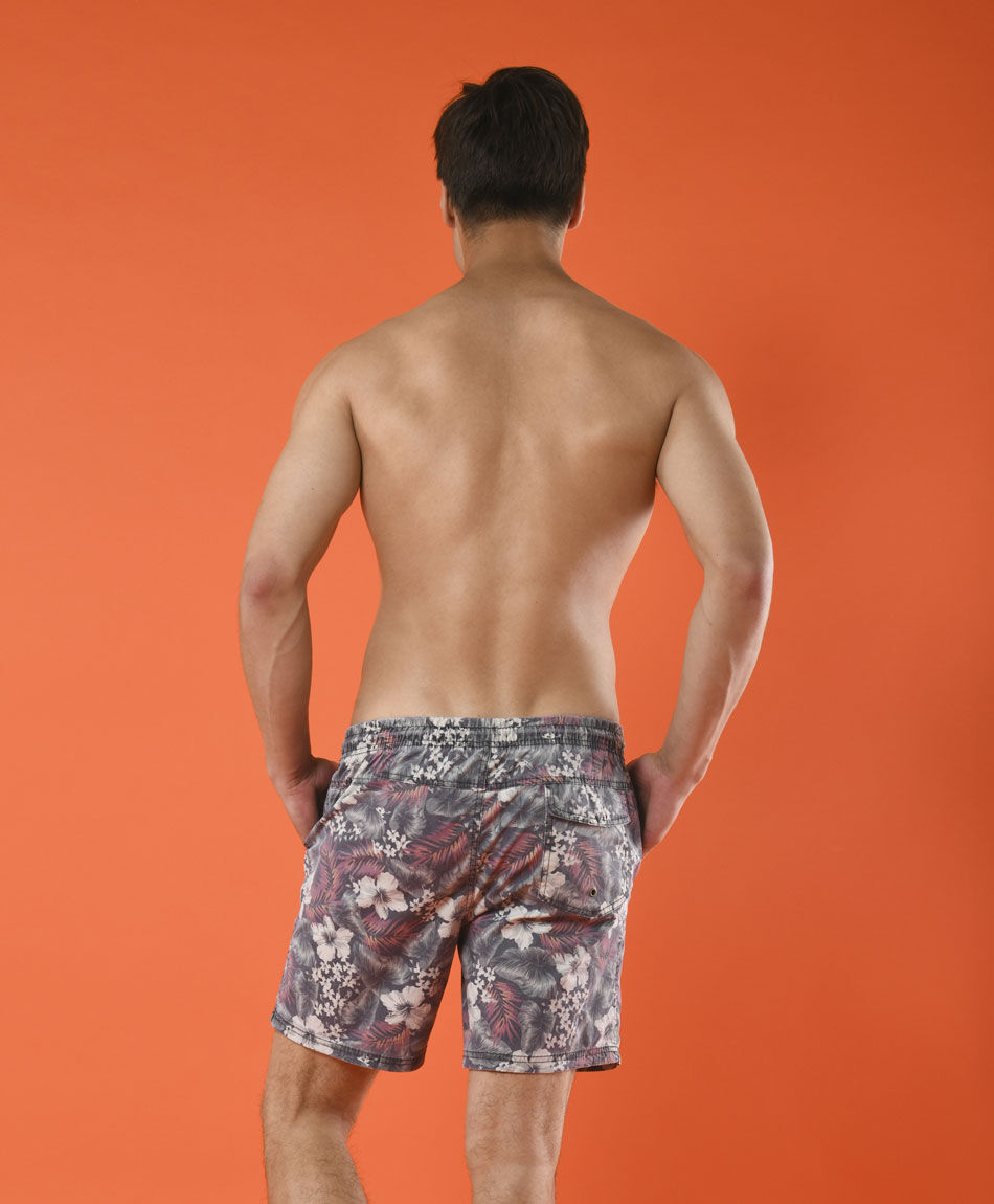 Bermuda hombre floreada