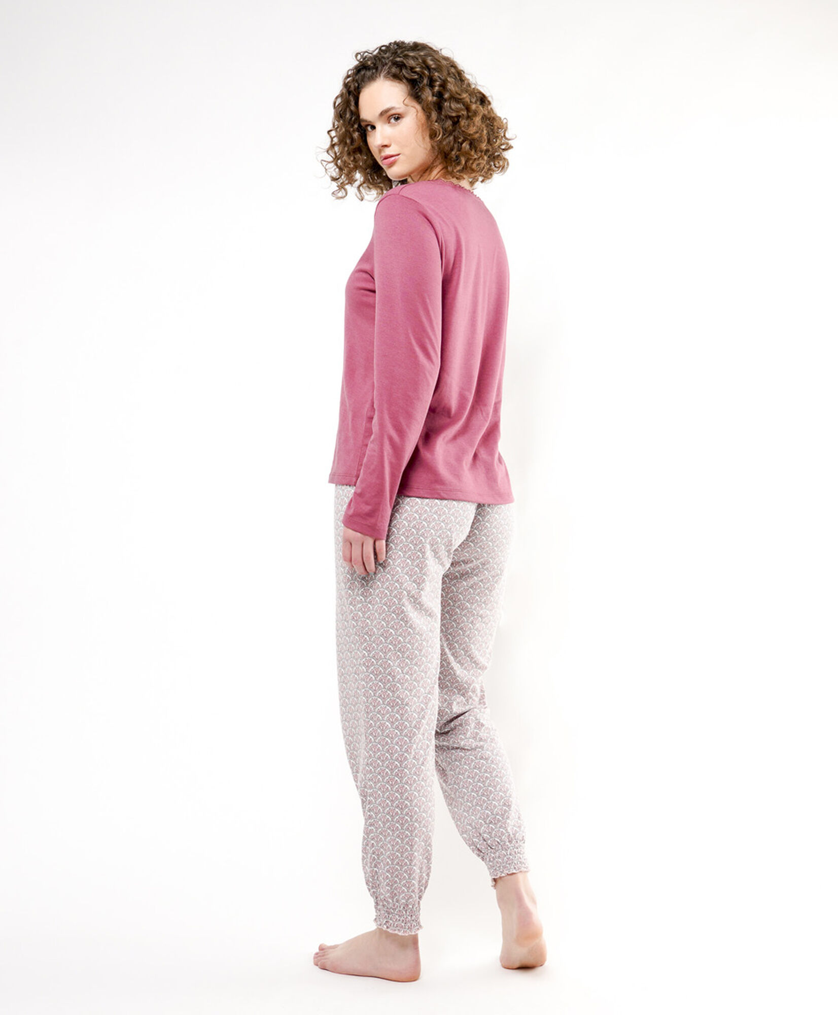 Pijama mujer detalles floreado Pijama mujer detalles floreado