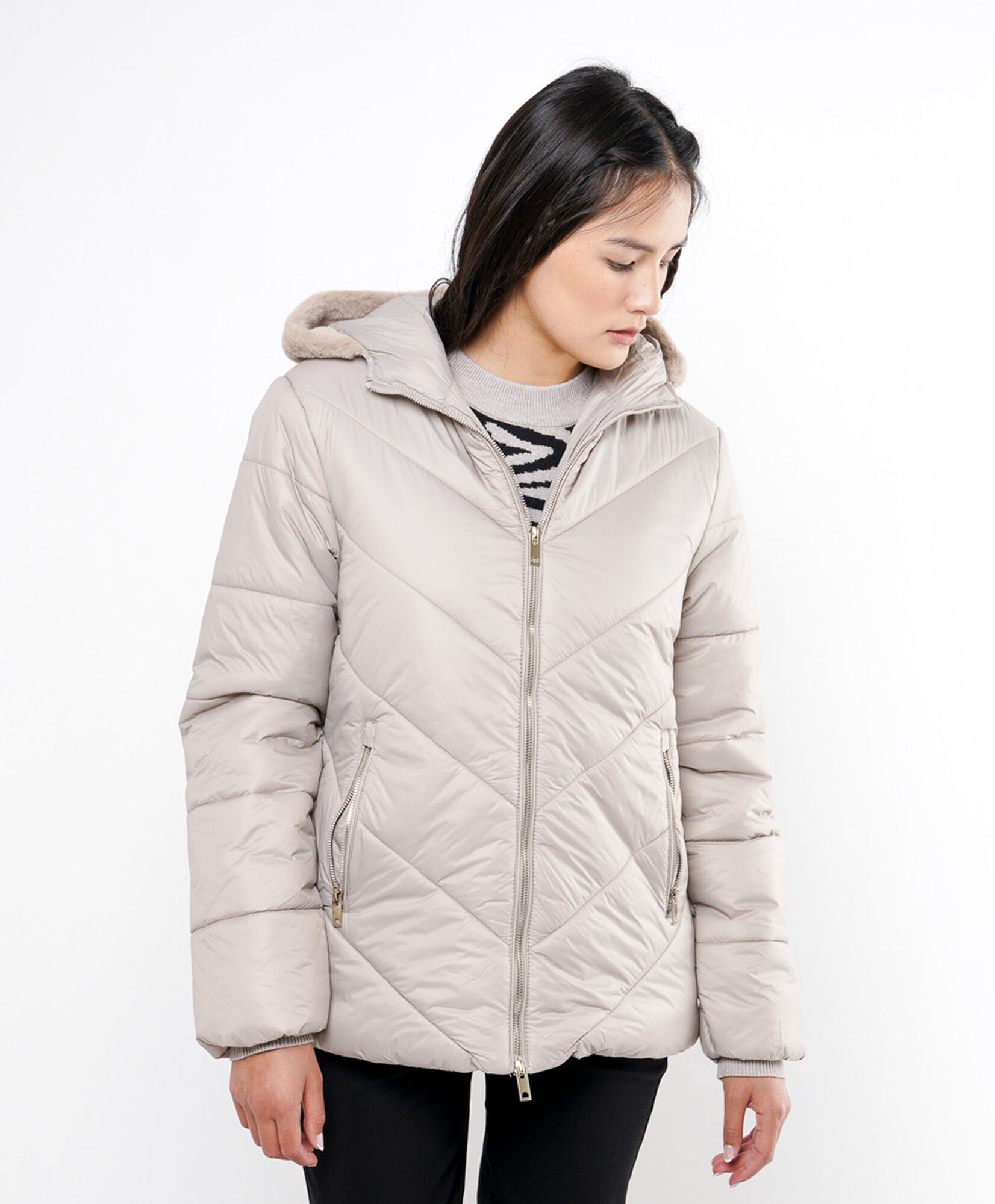 Parka mujer gorro pelitos Parka mujer gorro pelitos