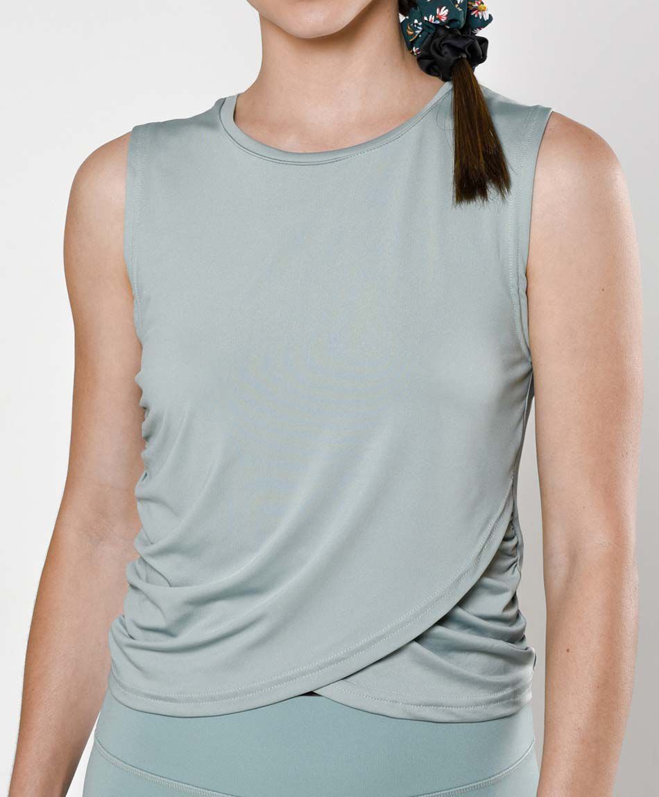 Polera deportiva ajustada sin mangas cuello redondo