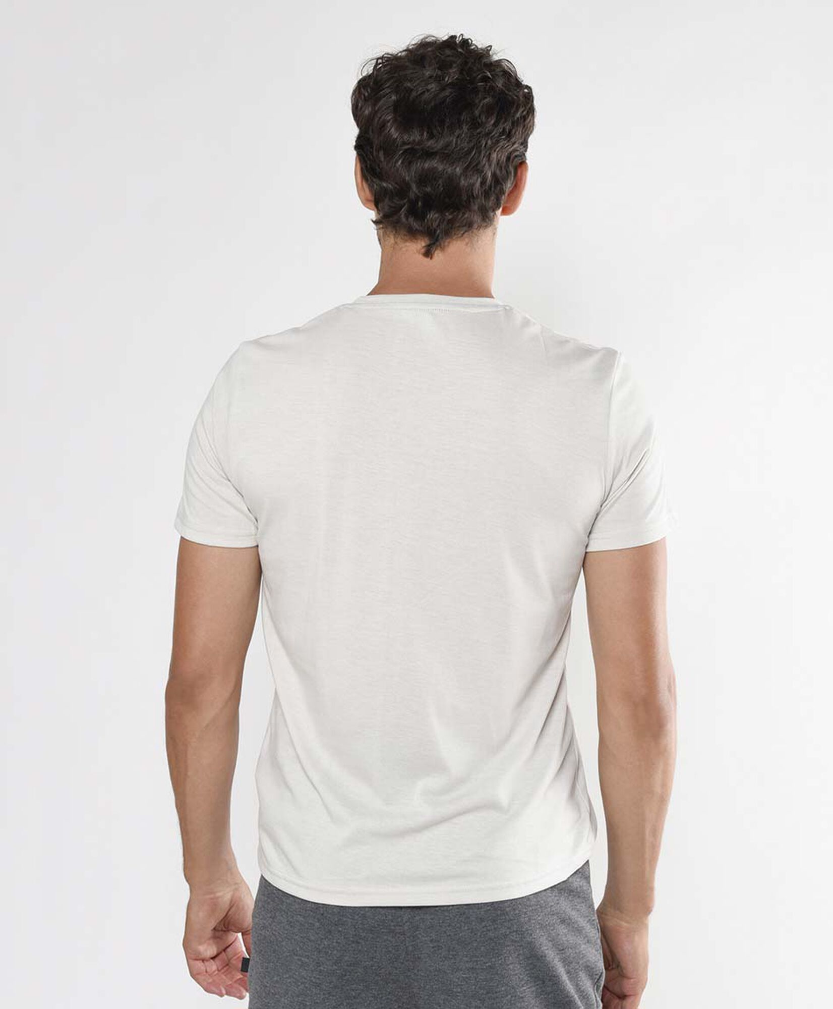 Polera deportiva hombre estampado combinado Polera deportiva hombre estampado combinado