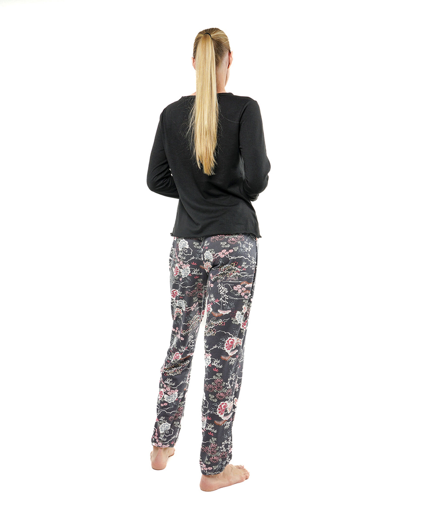 Pijama mujer botones y flor bordada Pijama mujer botones y flor bordada