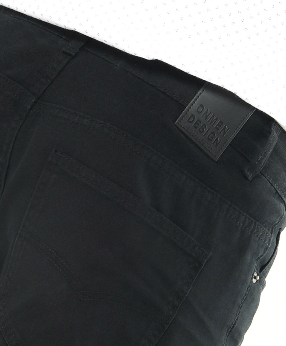 Pantal&oacute;n hombre b&aacute;sico negro