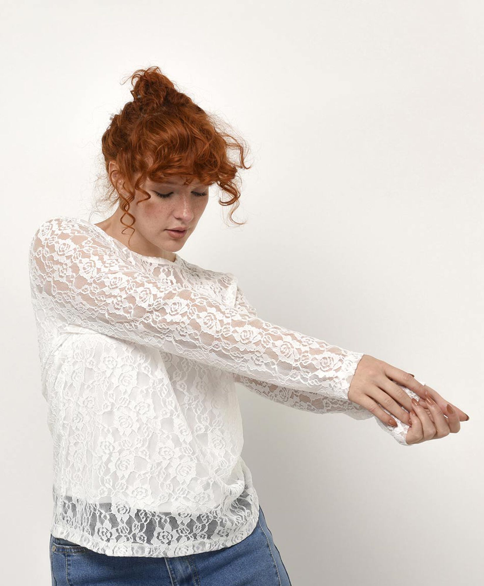 Polera mujer encajes floreados Polera mujer encajes floreados