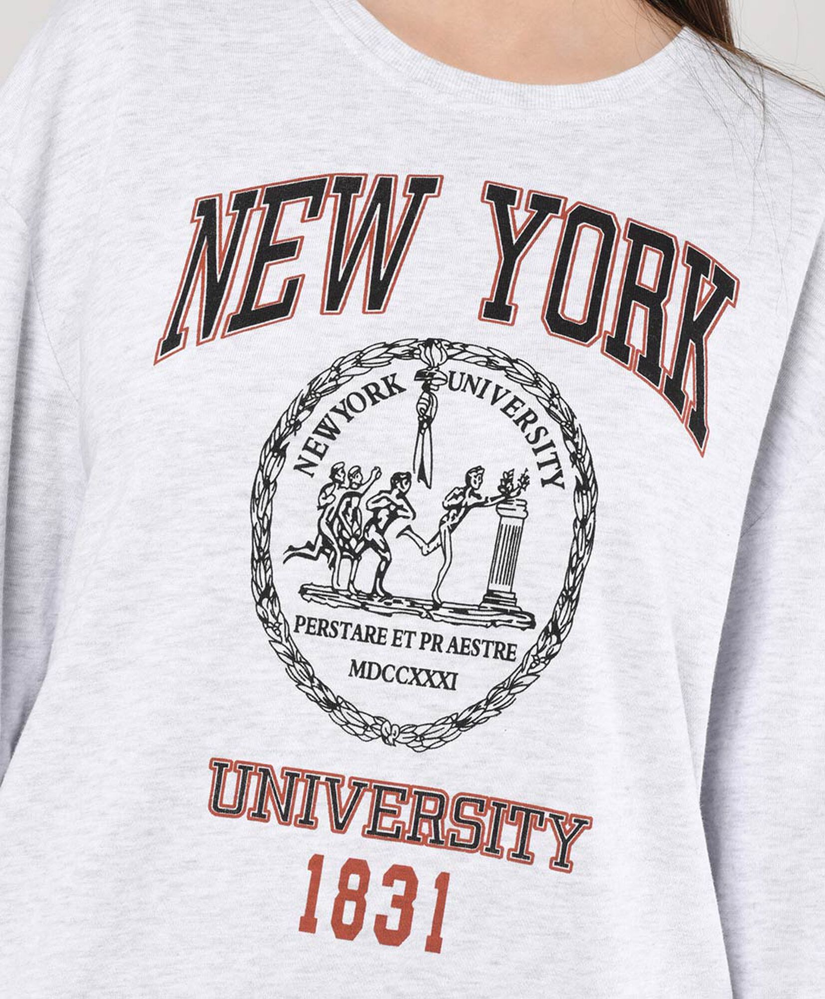 Polerón mujer estampado universitario Polerón mujer estampado universitario