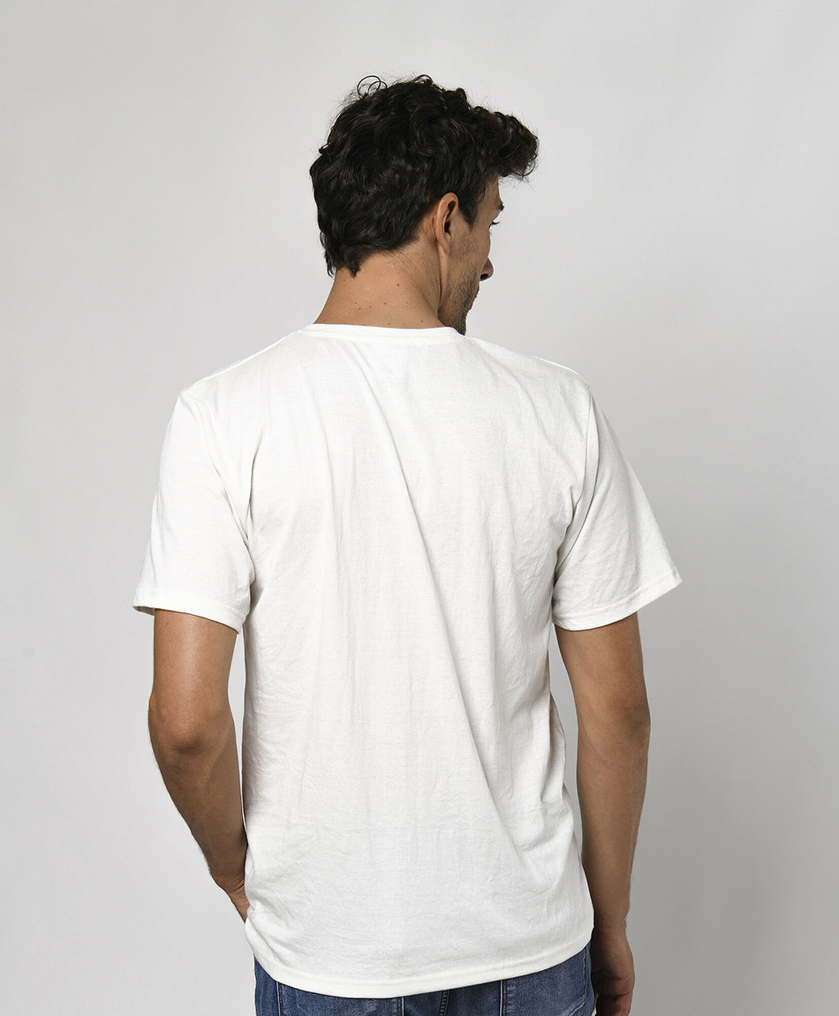 Polera hombre texto y formas Polera hombre texto y formas