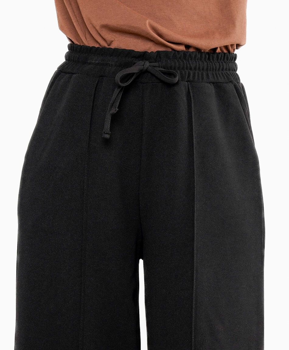 Pantal&oacute;n mujer negro bota ancha
