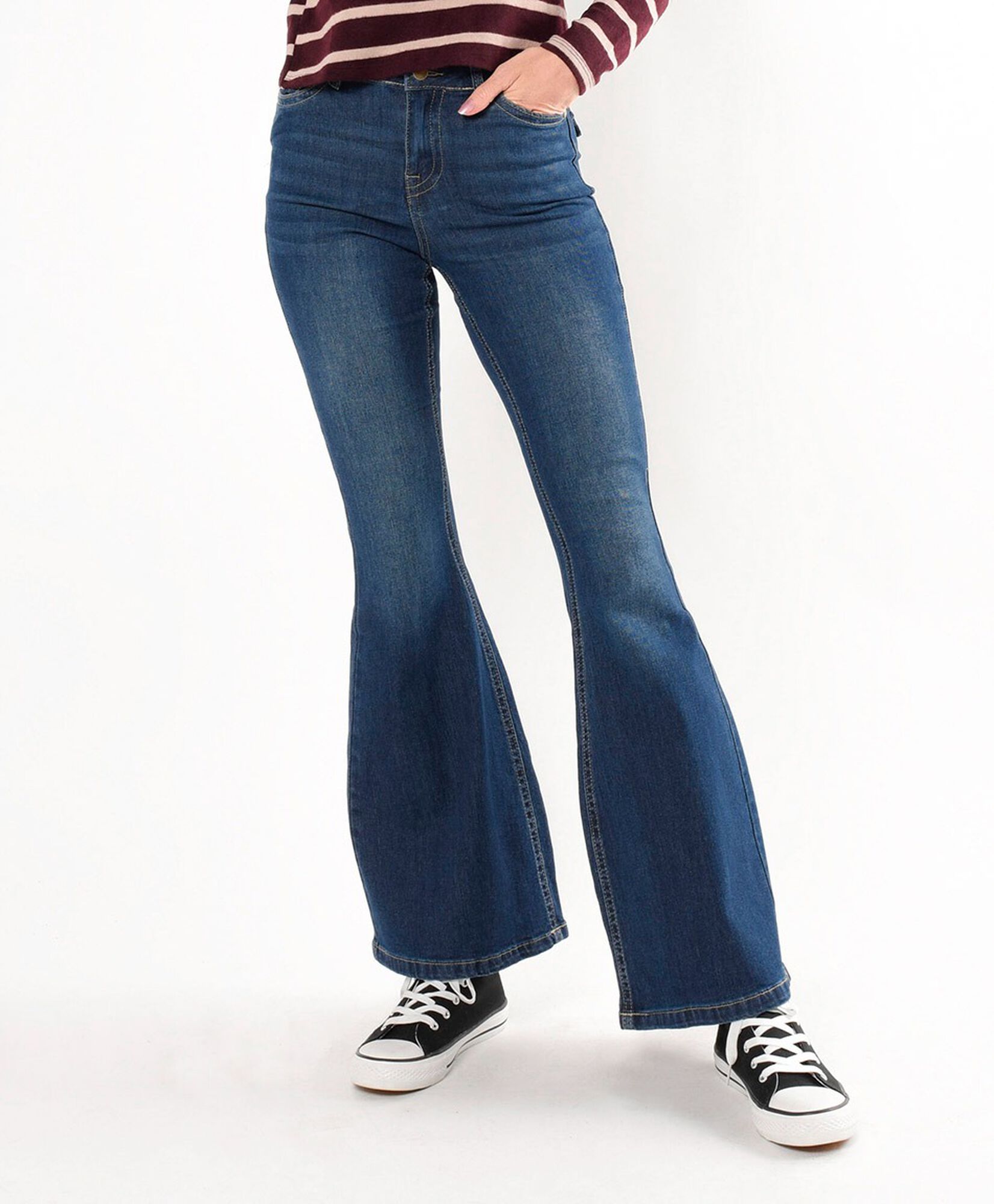 Jeans mujer bolsillos botón flare Jeans mujer bolsillos botón flare