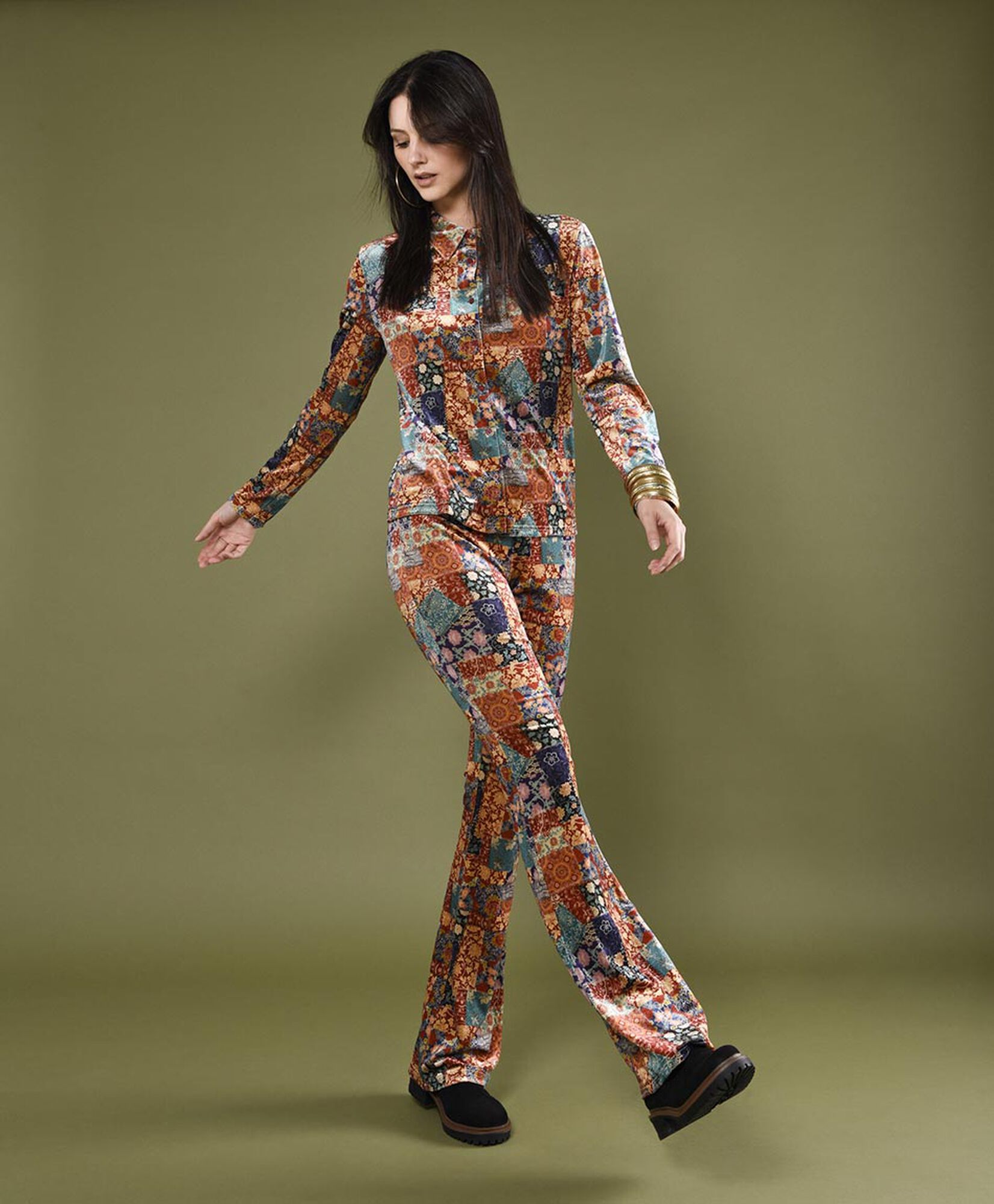 Pantalón mujer tiro alto flare velvet Pantalón mujer tiro alto flare velvet