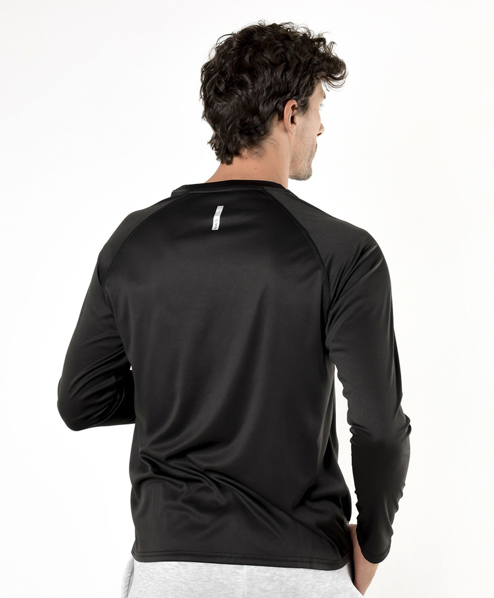 Polera deportiva hombre primera capa Polera deportiva hombre primera capa