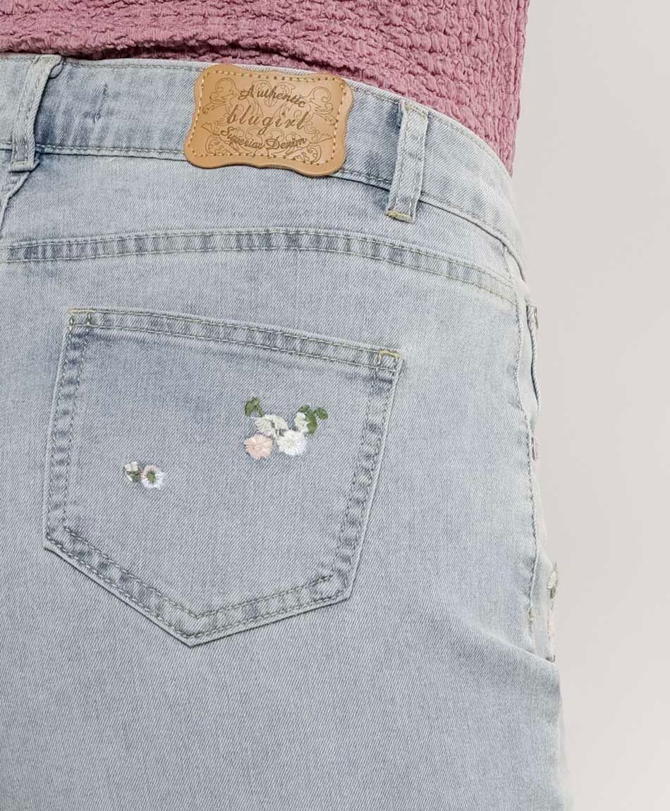 Jeans mujer florcitas bordadas