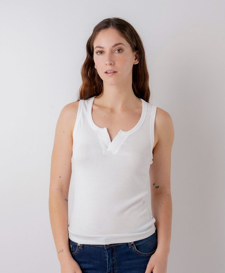 Polera mujer canal&eacute; escote blanca
