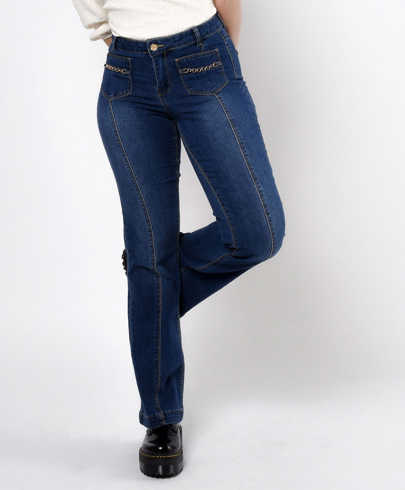 Jeans mujer cadenas en bolsillos flare Jeans mujer cadenas en bolsillos flare