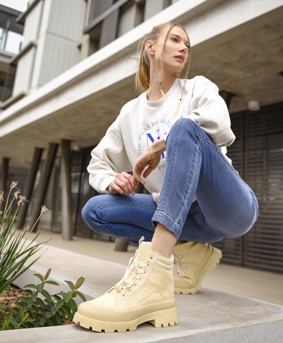 Bota mujer tela lisa taco cuadrado