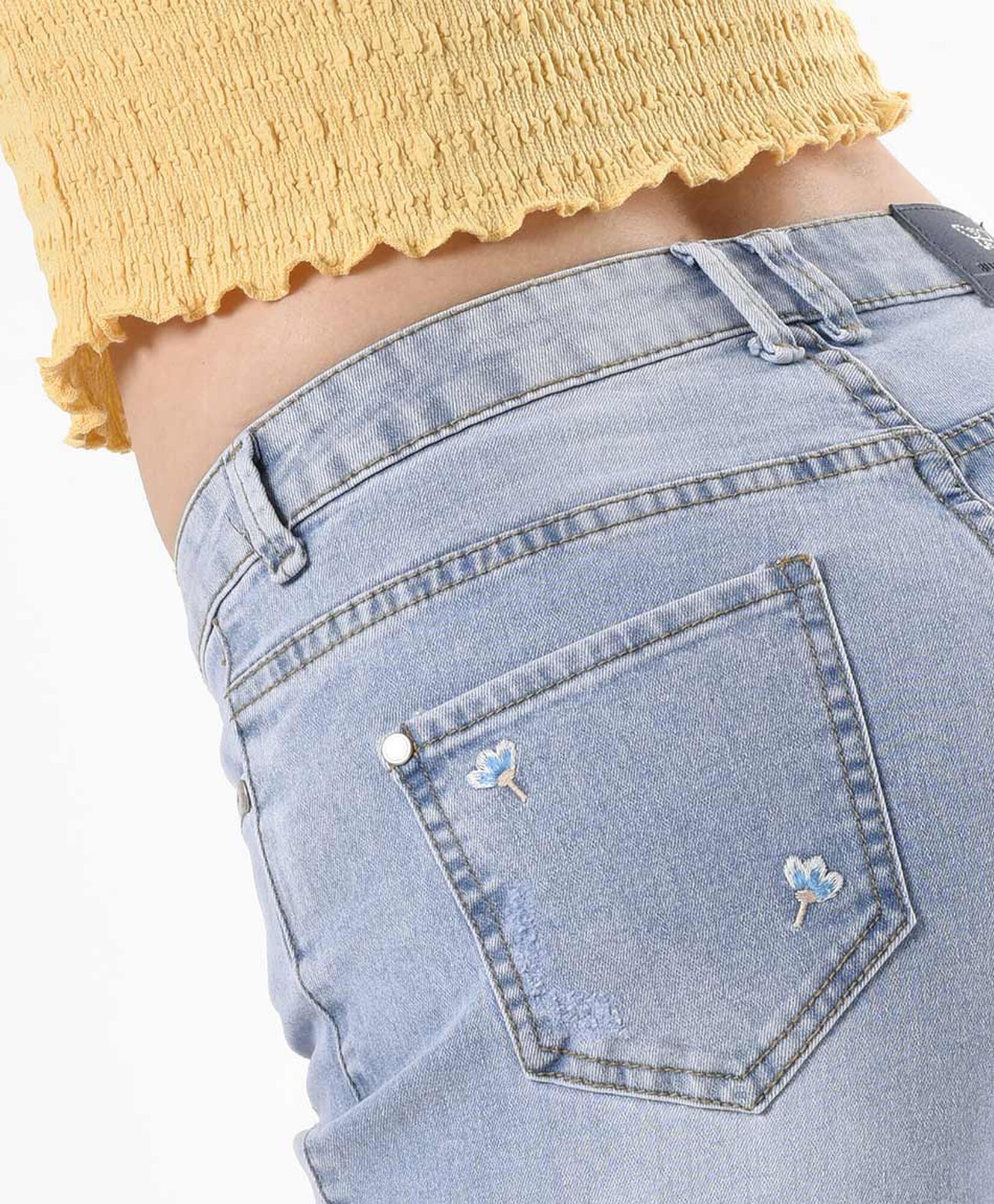 Jeans mujer flores bordadas Jeans mujer flores bordadas