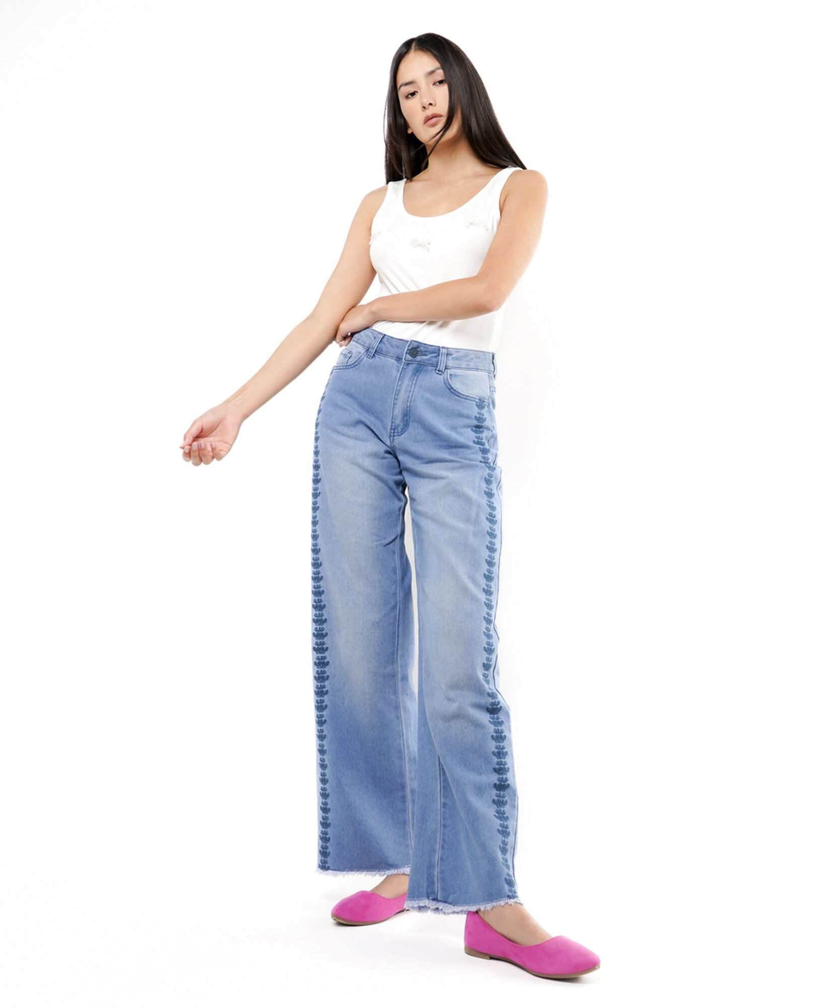 Jeans mujer diseño bordado wide Jeans mujer diseño bordado wide