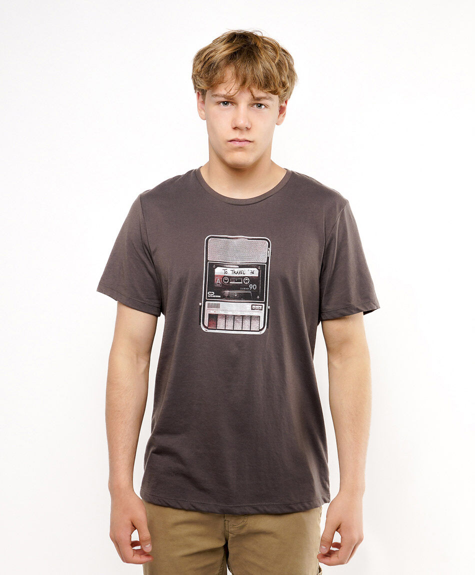 Polera hombre estampada reproductor de cassette