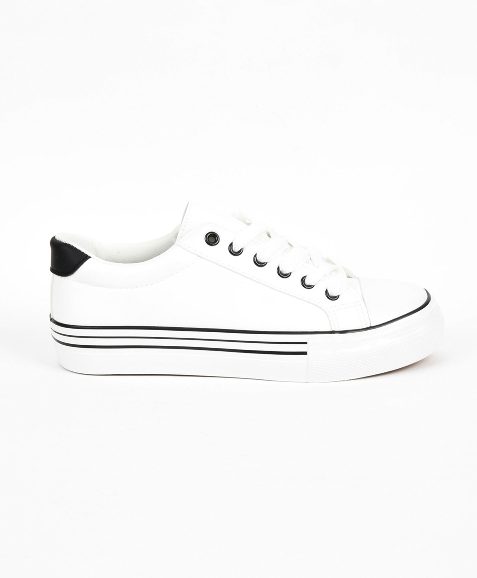 Zapatilla mujer blanca detalles negros Zapatilla mujer blanca detalles negros