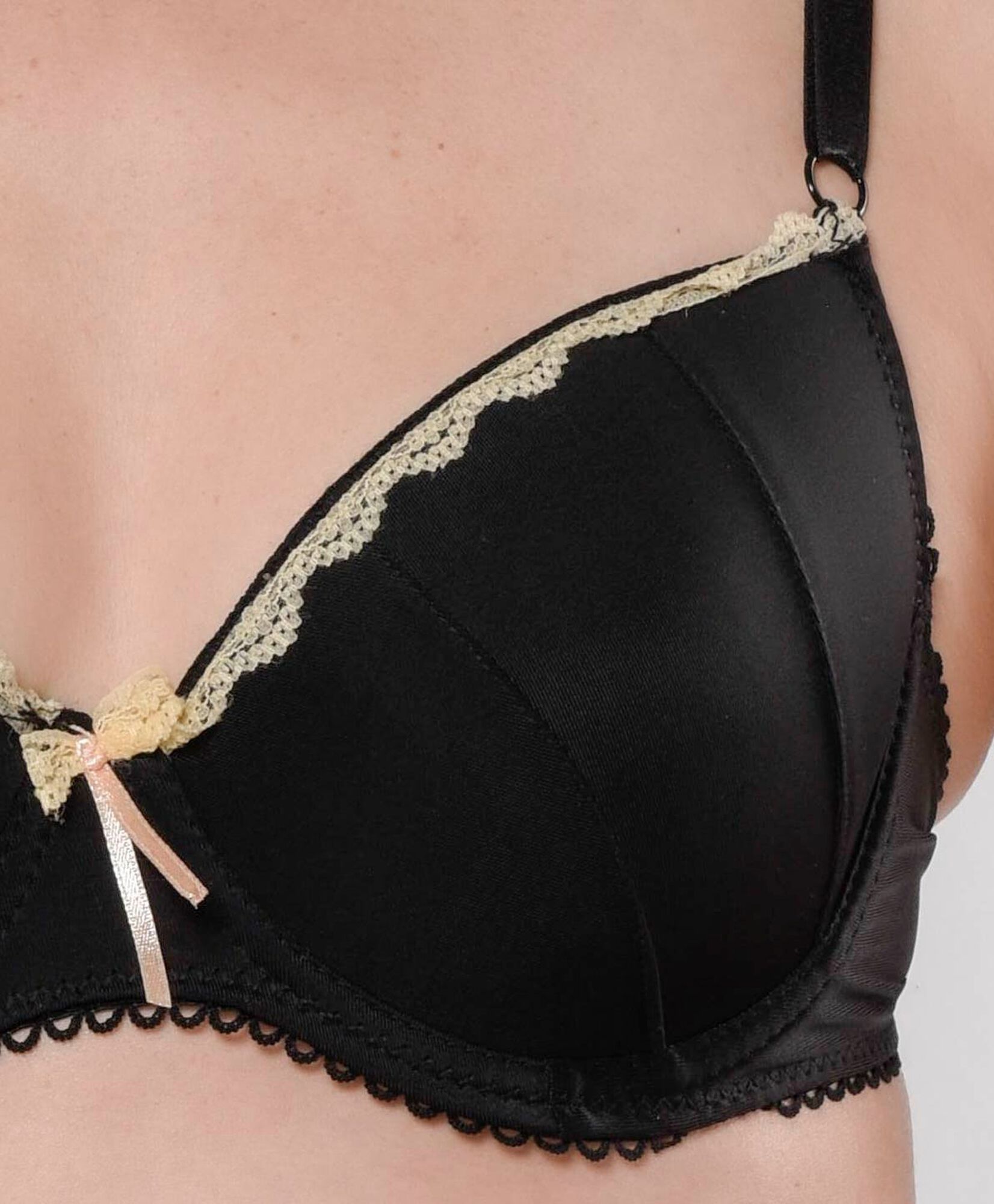 Sostén mujer costuras escote en v Sostén mujer costuras escote en v