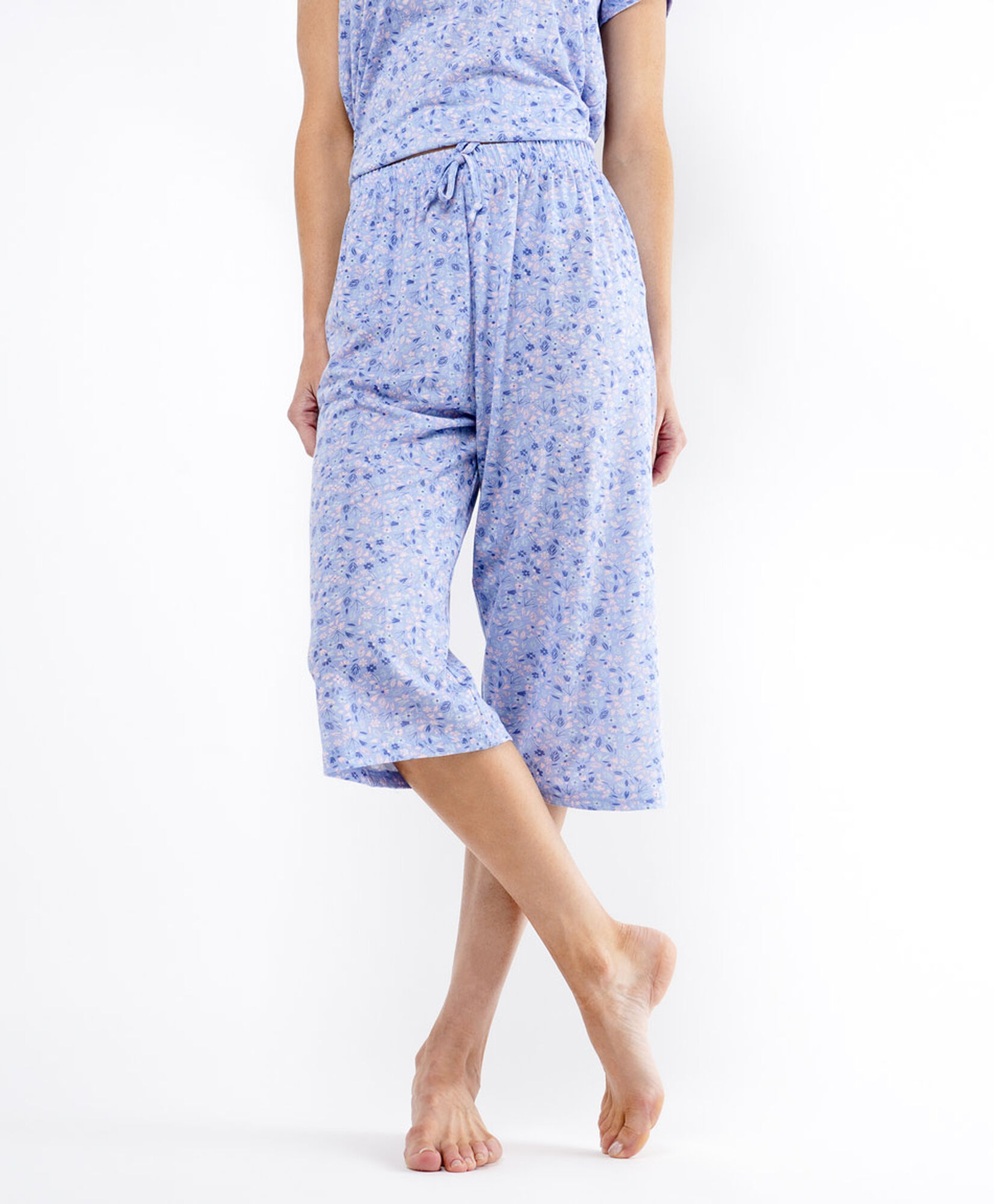 Pijama mujer capri floreado azul Pijama mujer capri floreado azul