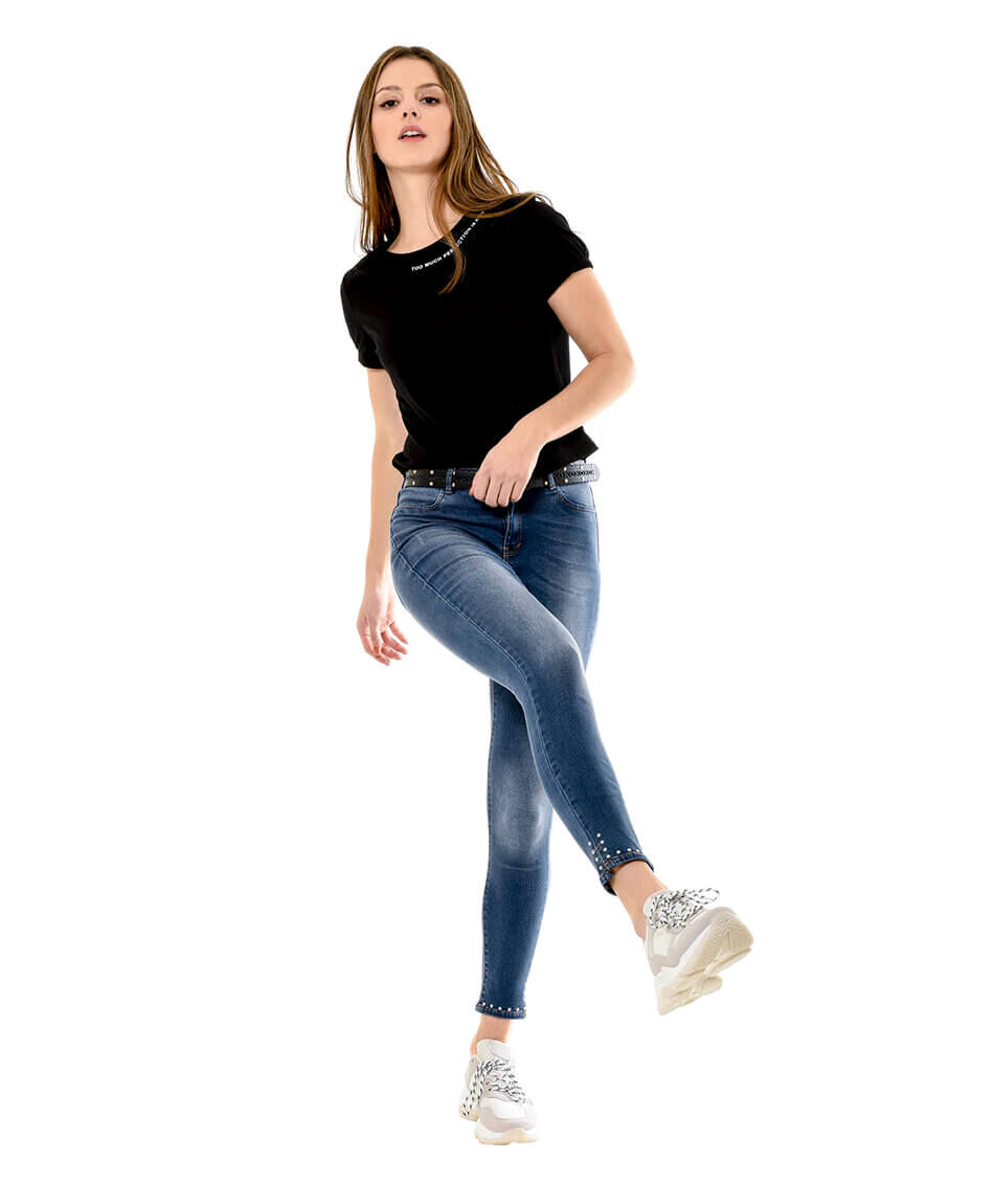 Jeans tachas basta