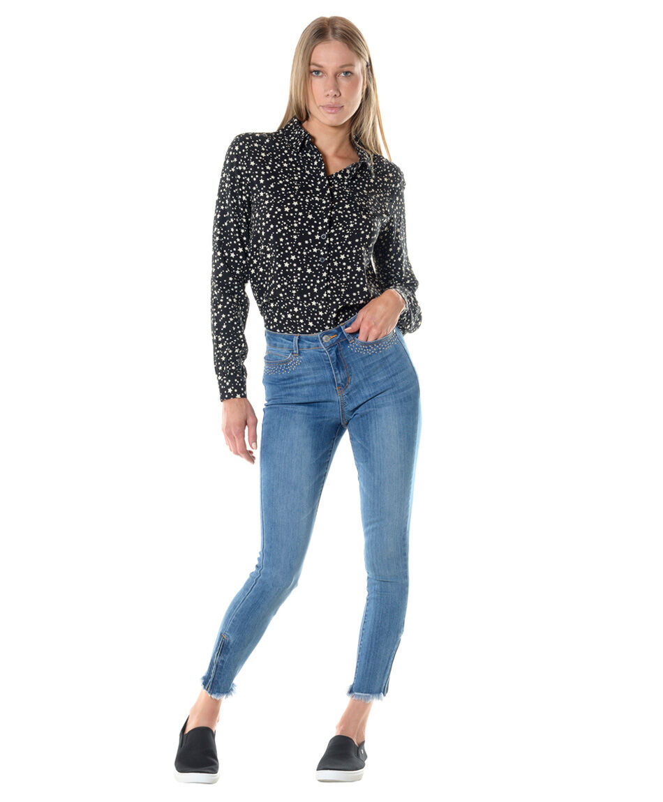 Jeans bolsillos tachas