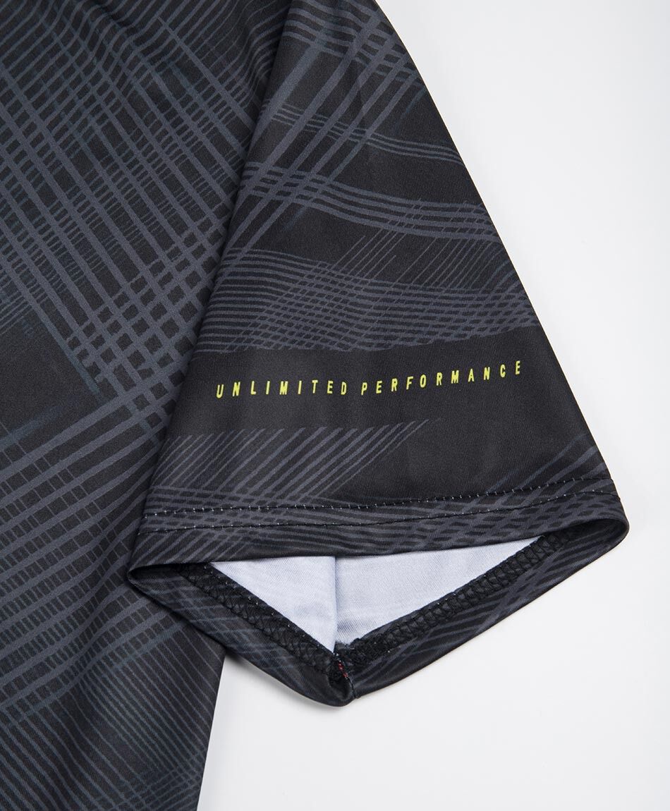 Polera deportiva hombre negra l&iacute;neas