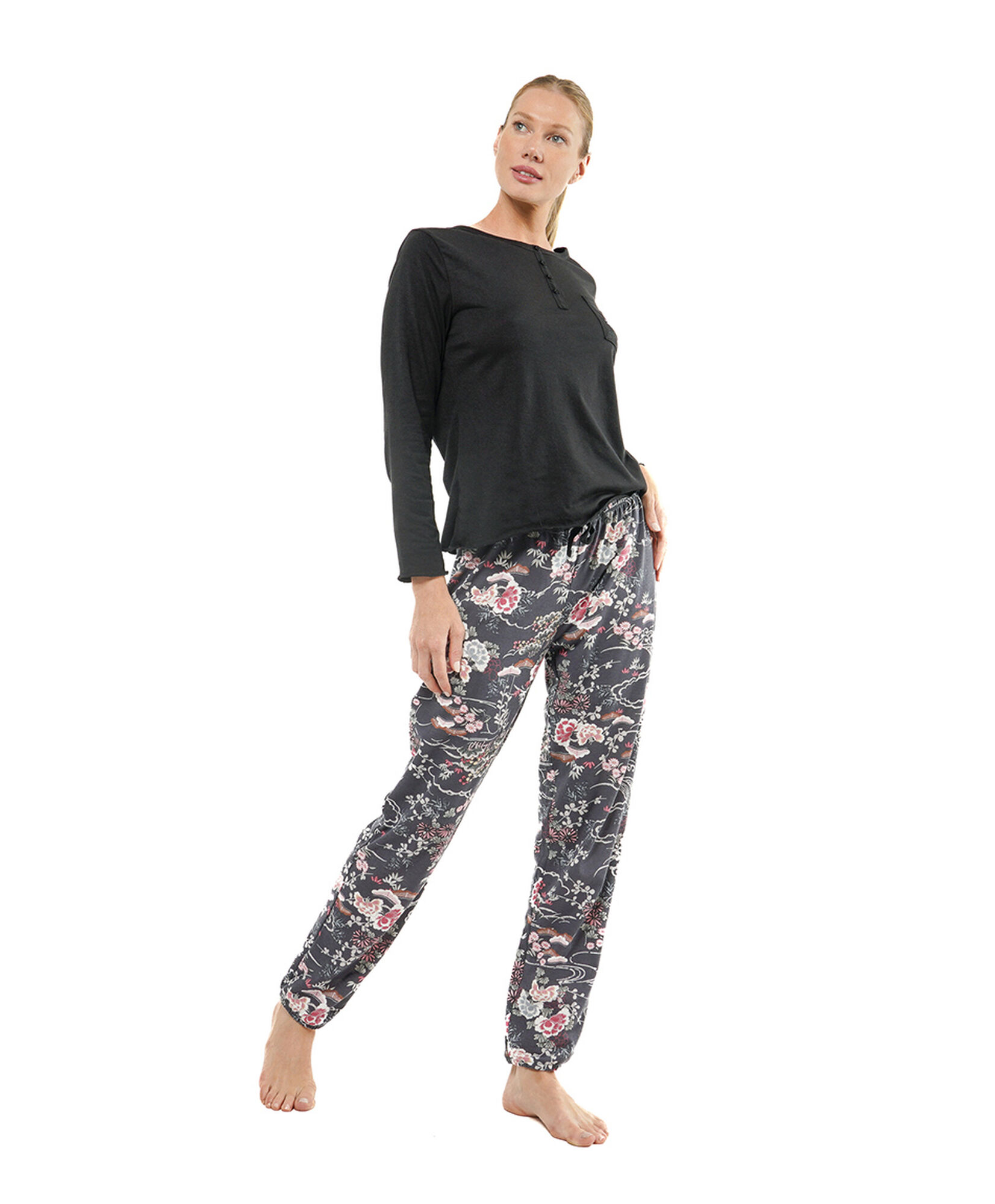 Pijama mujer botones y flor bordada Pijama mujer botones y flor bordada