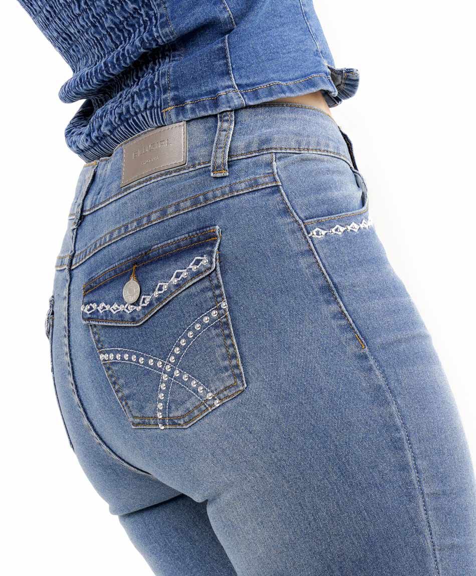 Jeans mujer bolsillos bordados flare