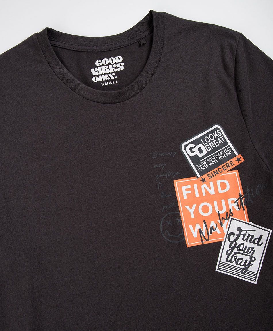 Polera hombre estampado estampillas