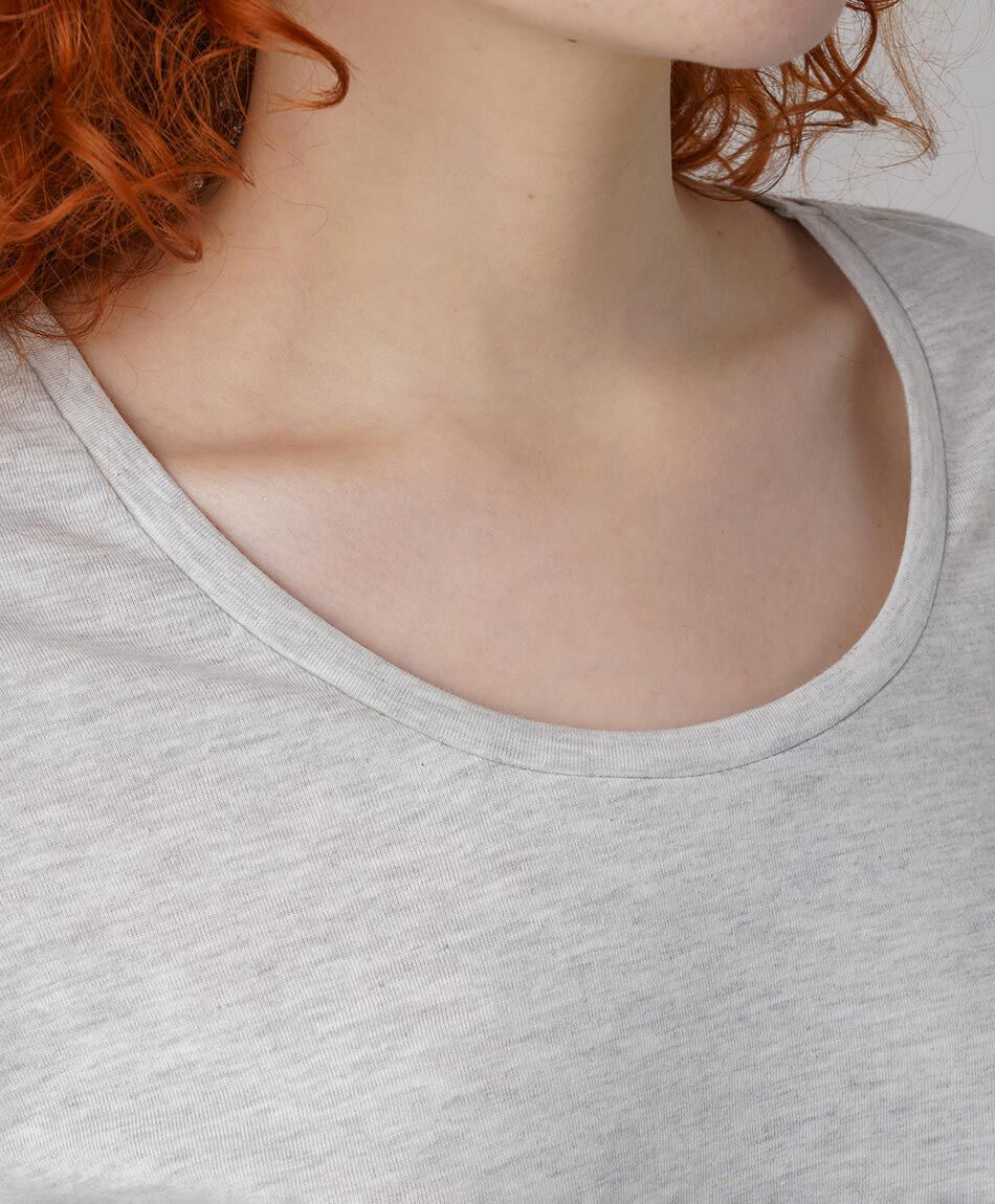Polera mujer lisa cl&aacute;sica gris