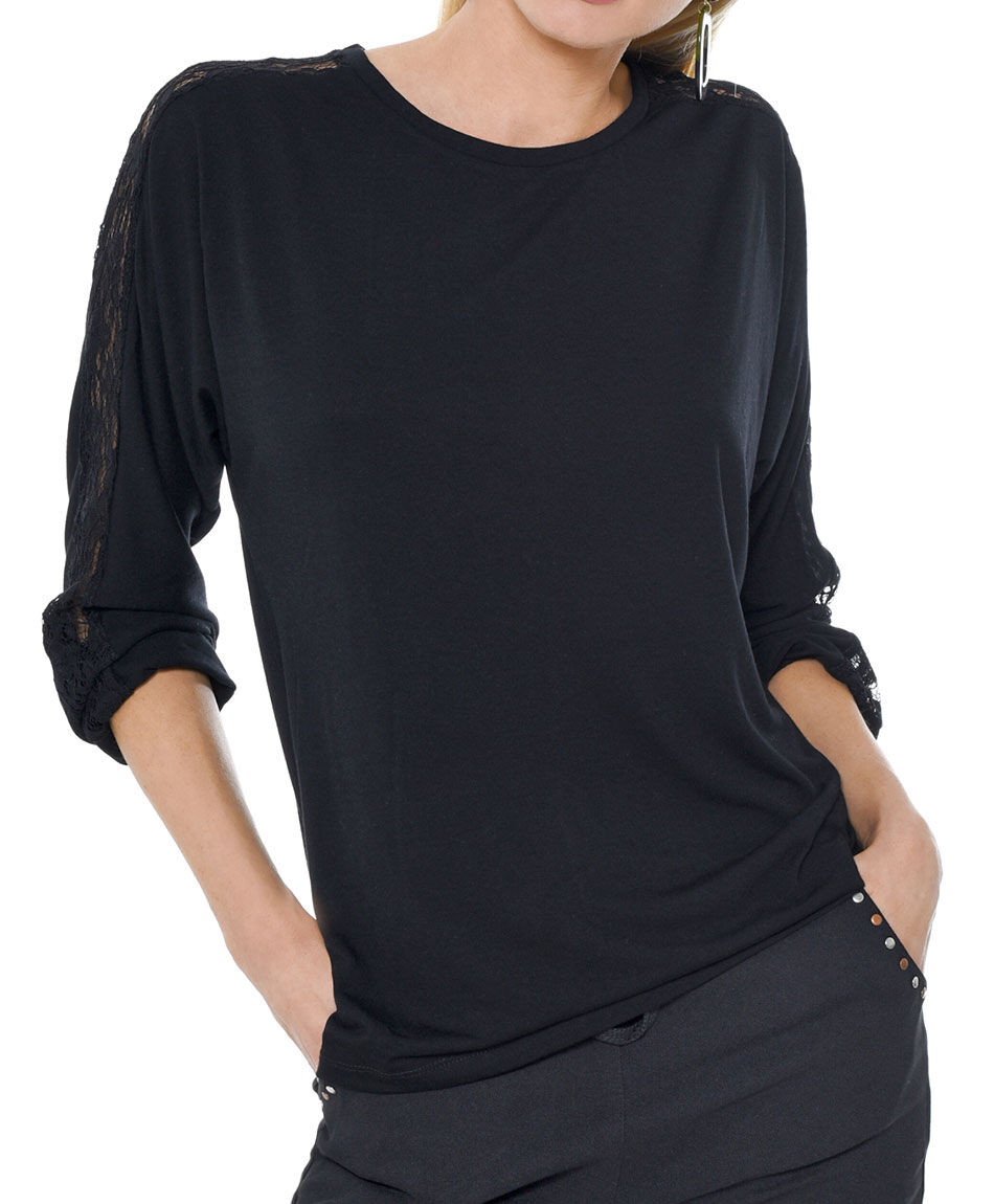 Polera detalle encaje