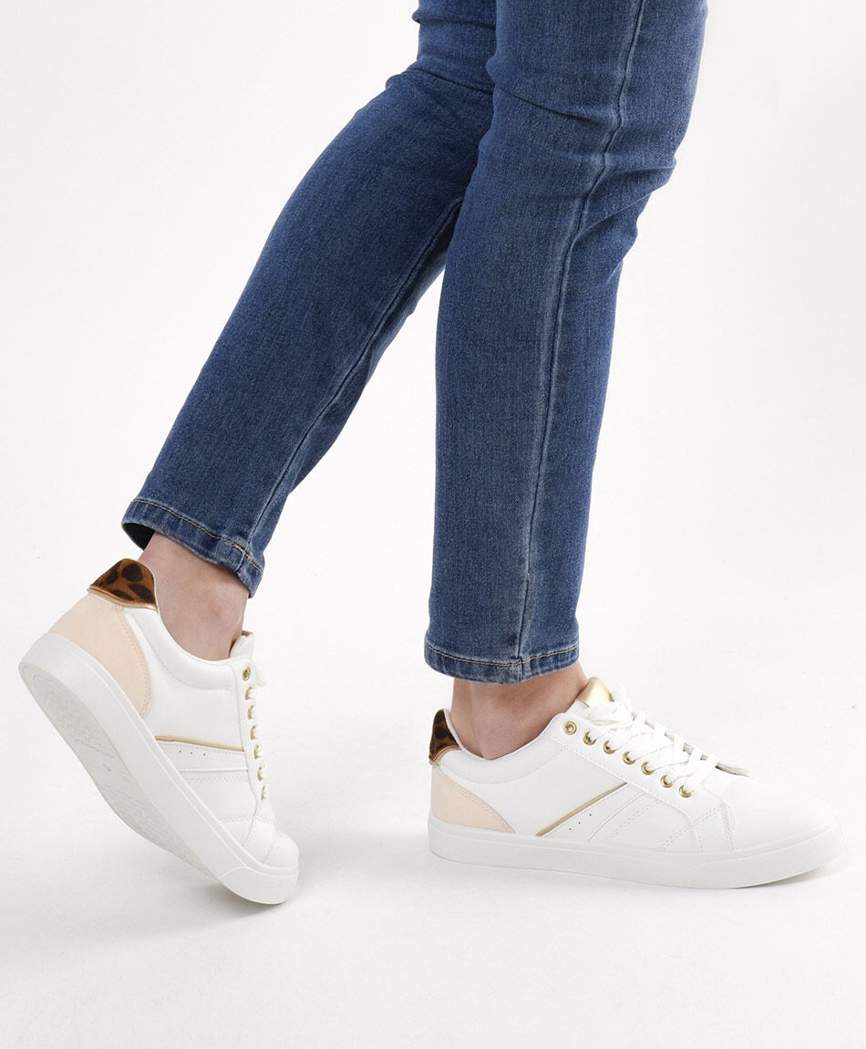 Zapatilla mujer detalles dorados