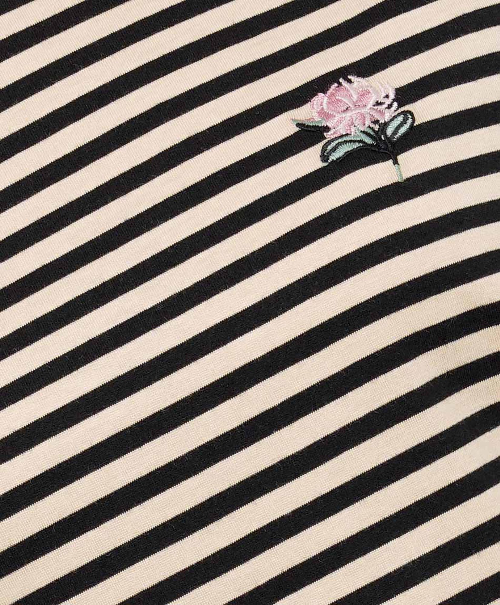 Polera mujer rayas flor bordada Polera mujer rayas flor bordada