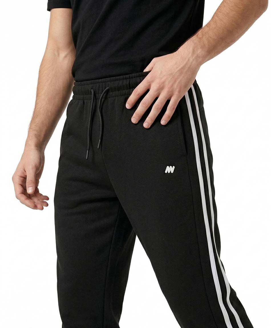 Pantal&oacute;n deportivo hombre negro linea doble