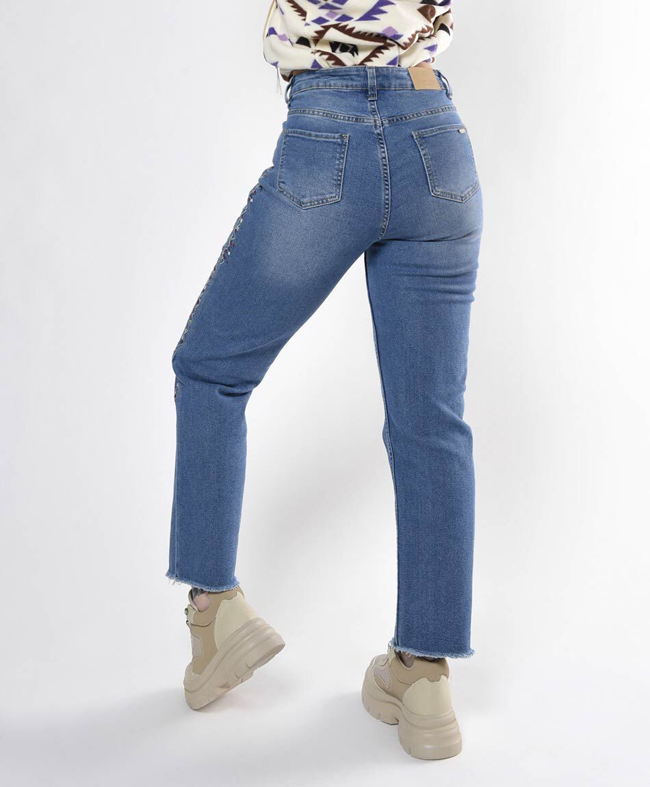 Jeans mujer bordados lateral