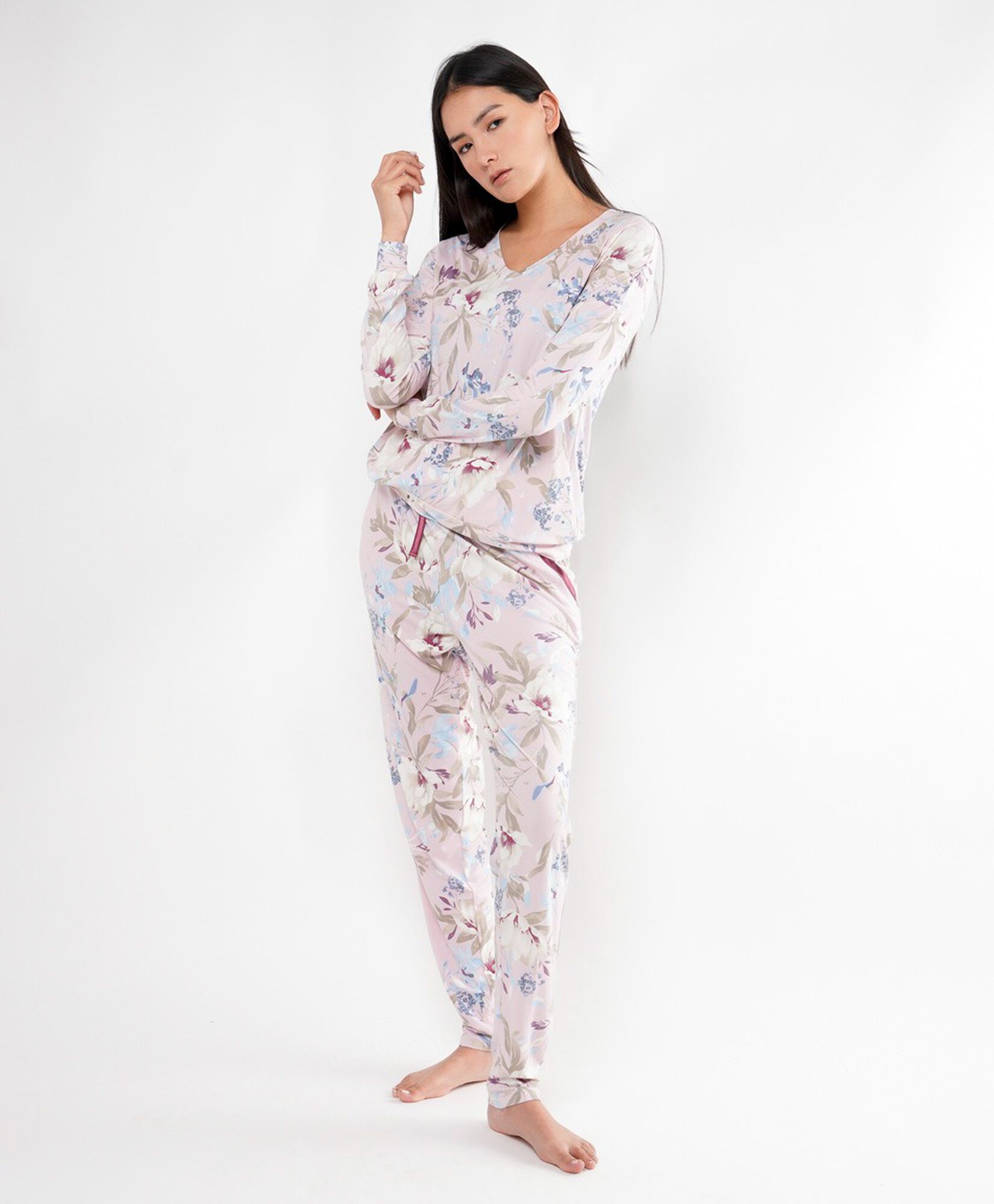 Pijama mujer flores y ramas Pijama mujer flores y ramas