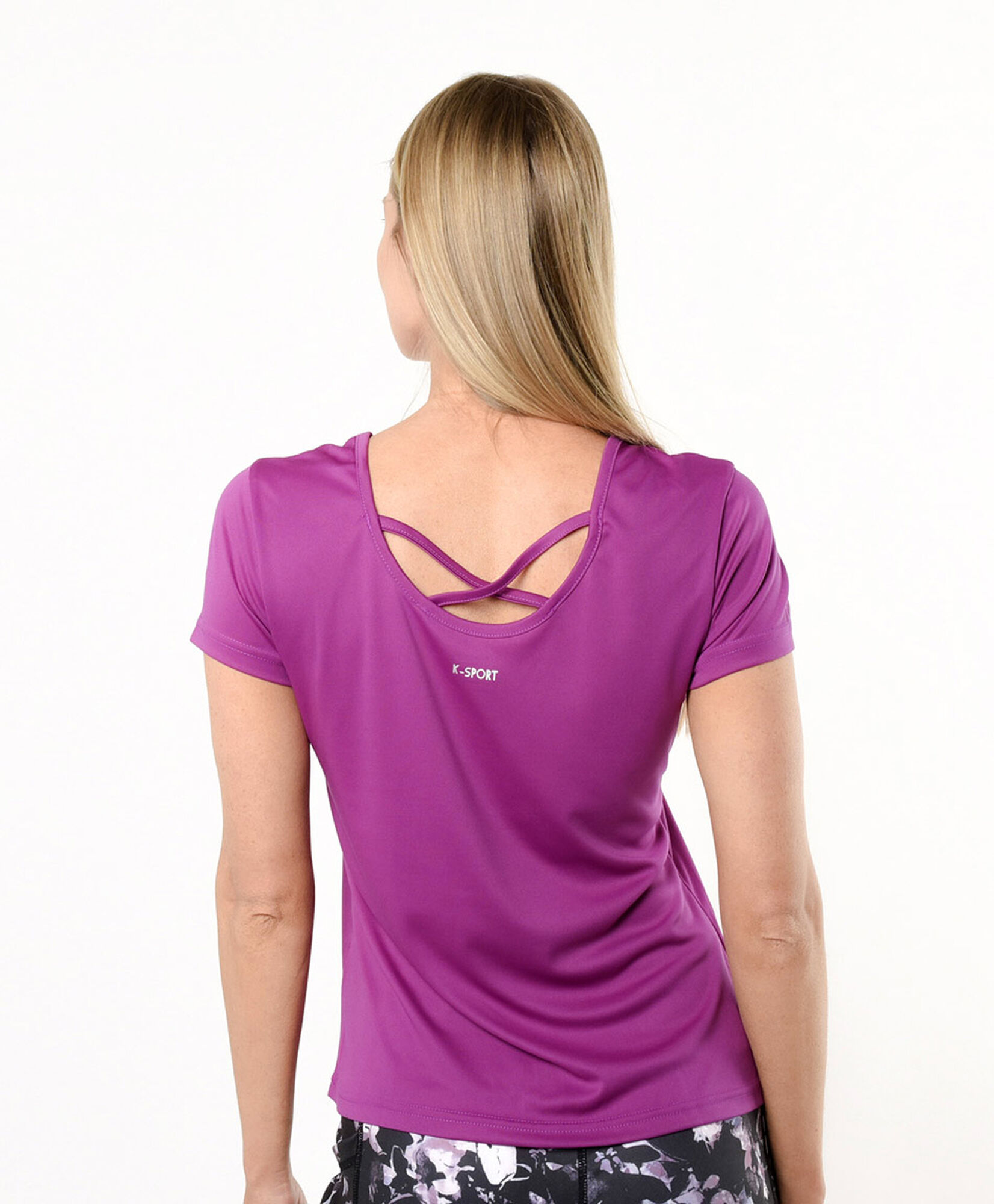 Polera deportiva mujer lisa cruzada en espalda Polera deportiva mujer lisa cruzada en espalda