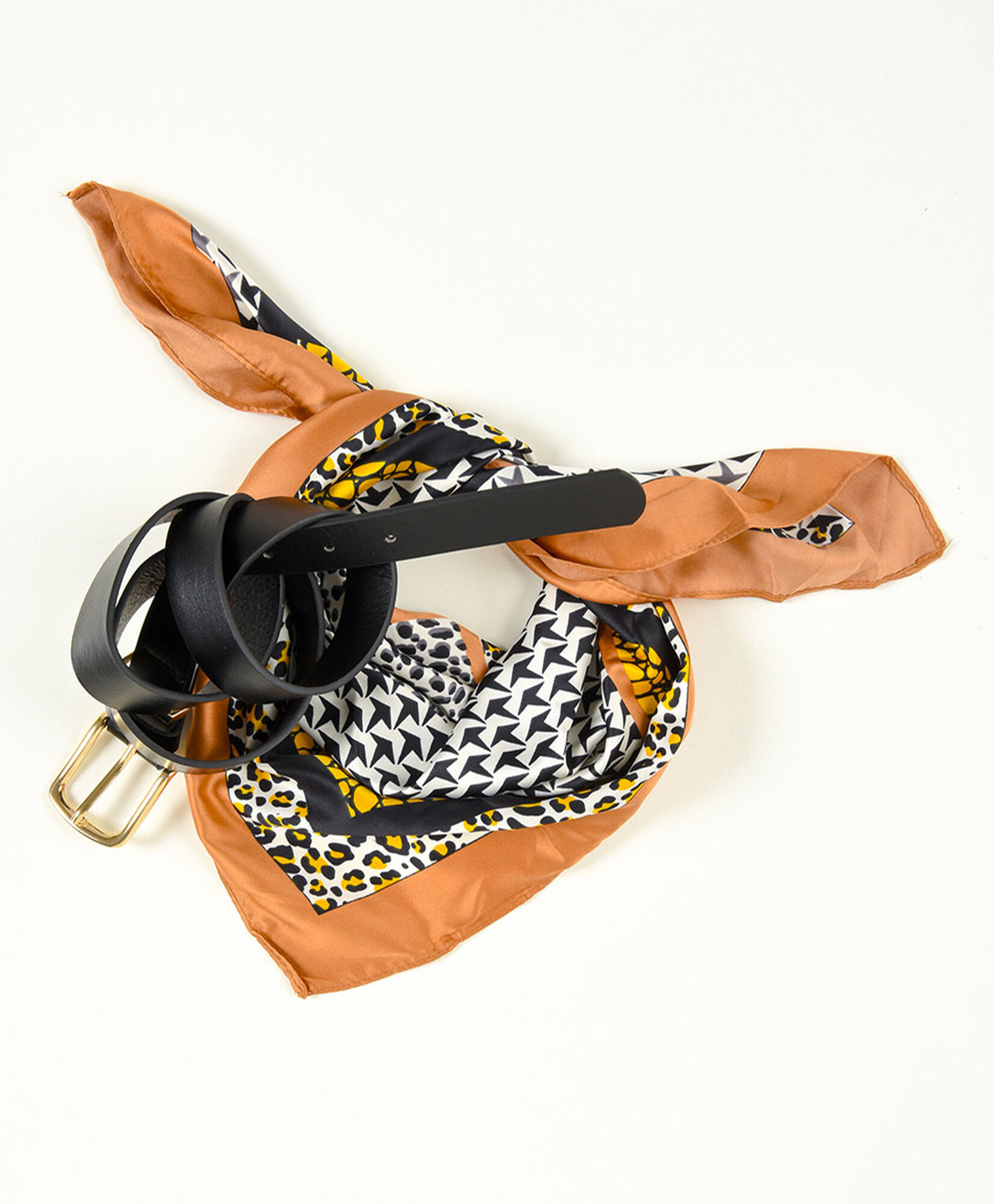 Set de regalo mujer pañuelo + cinturón diseño Set de regalo mujer pañuelo + cinturón diseño
