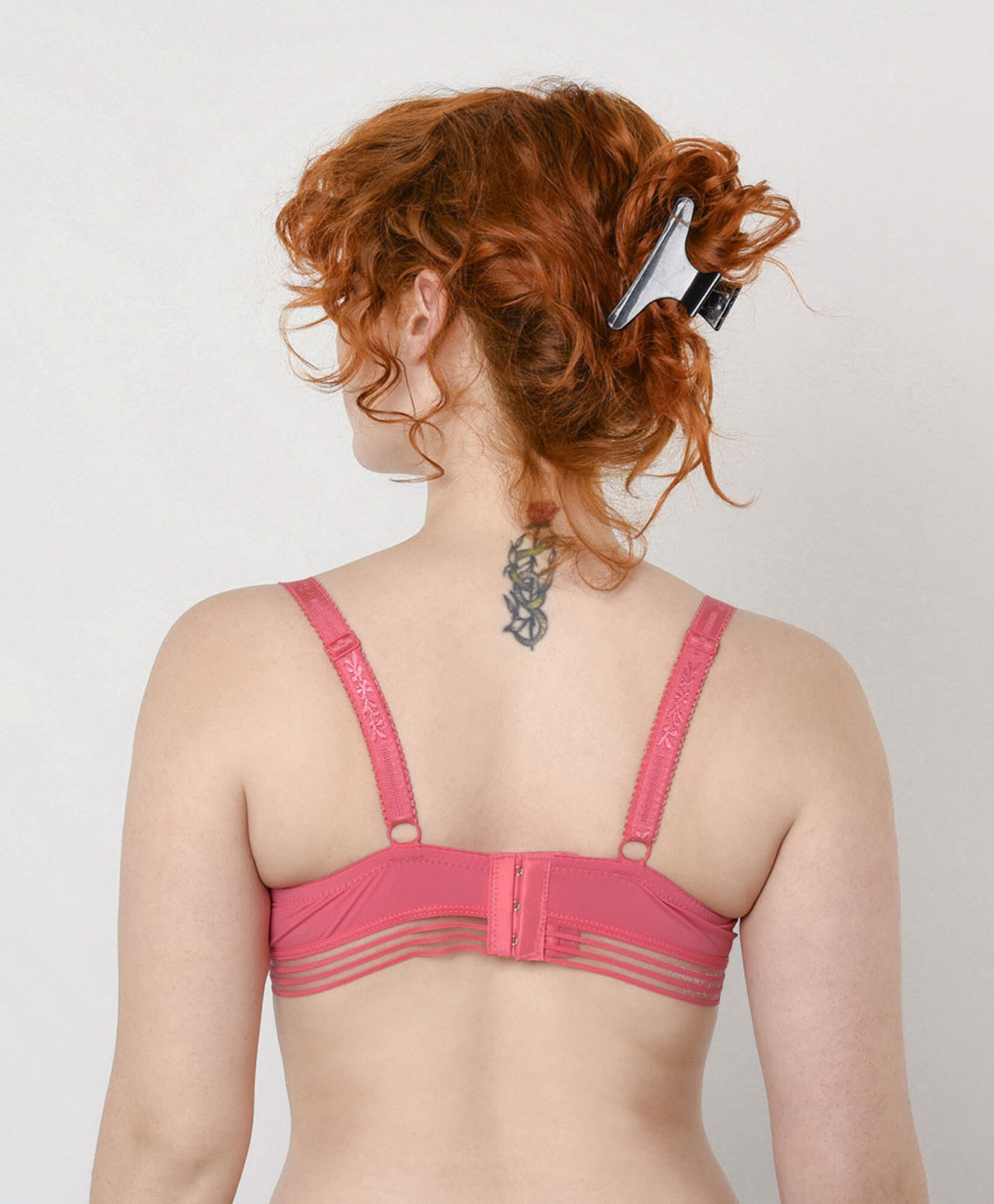 Sostén mujer nudo push up Sostén mujer nudo push up