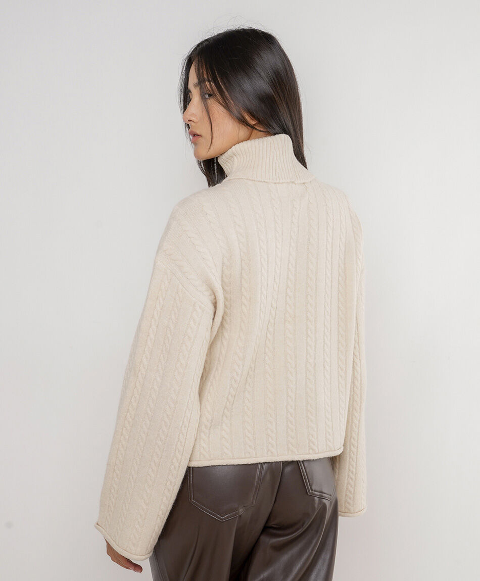 Sweater mujer trenzado cuello alto