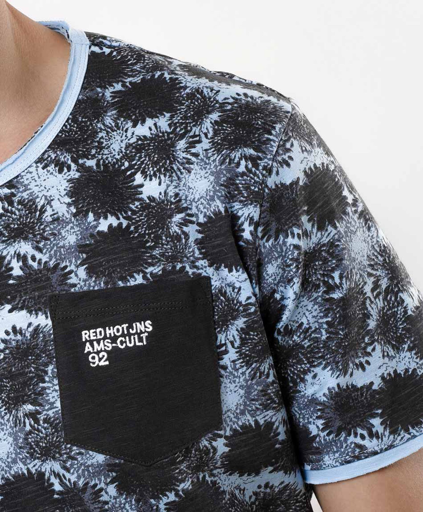 Polera hombre print arbustos bolsillo Polera hombre print arbustos bolsillo