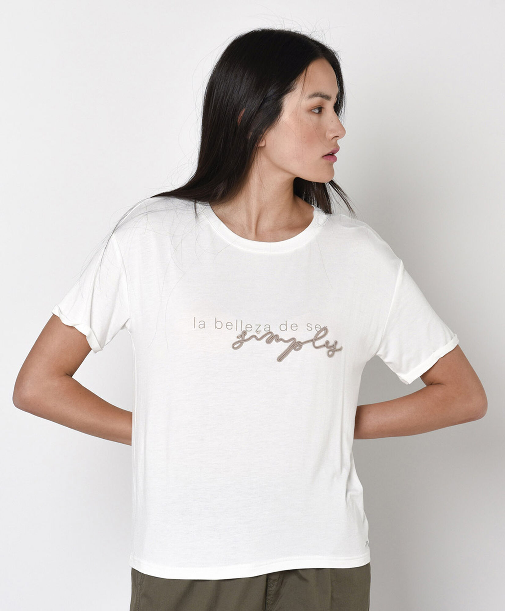 Polera mujer monstera bordada Polera mujer monstera bordada
