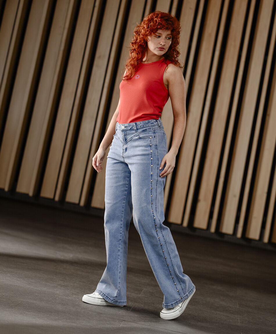Jeans mujer straight tachas laterales