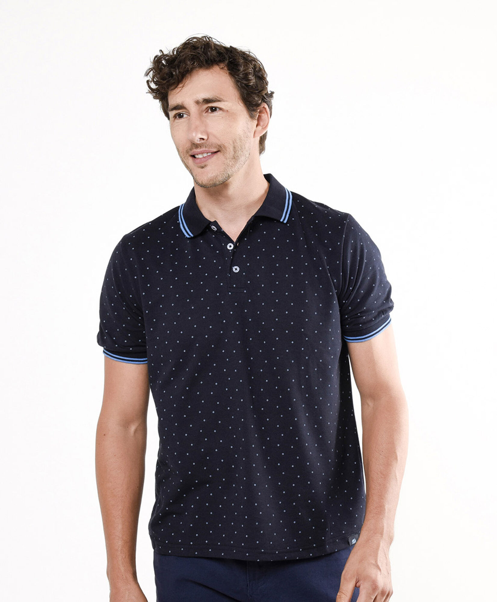 Polera hombre puntos líneas cuello piqué Polera hombre puntos líneas cuello piqué