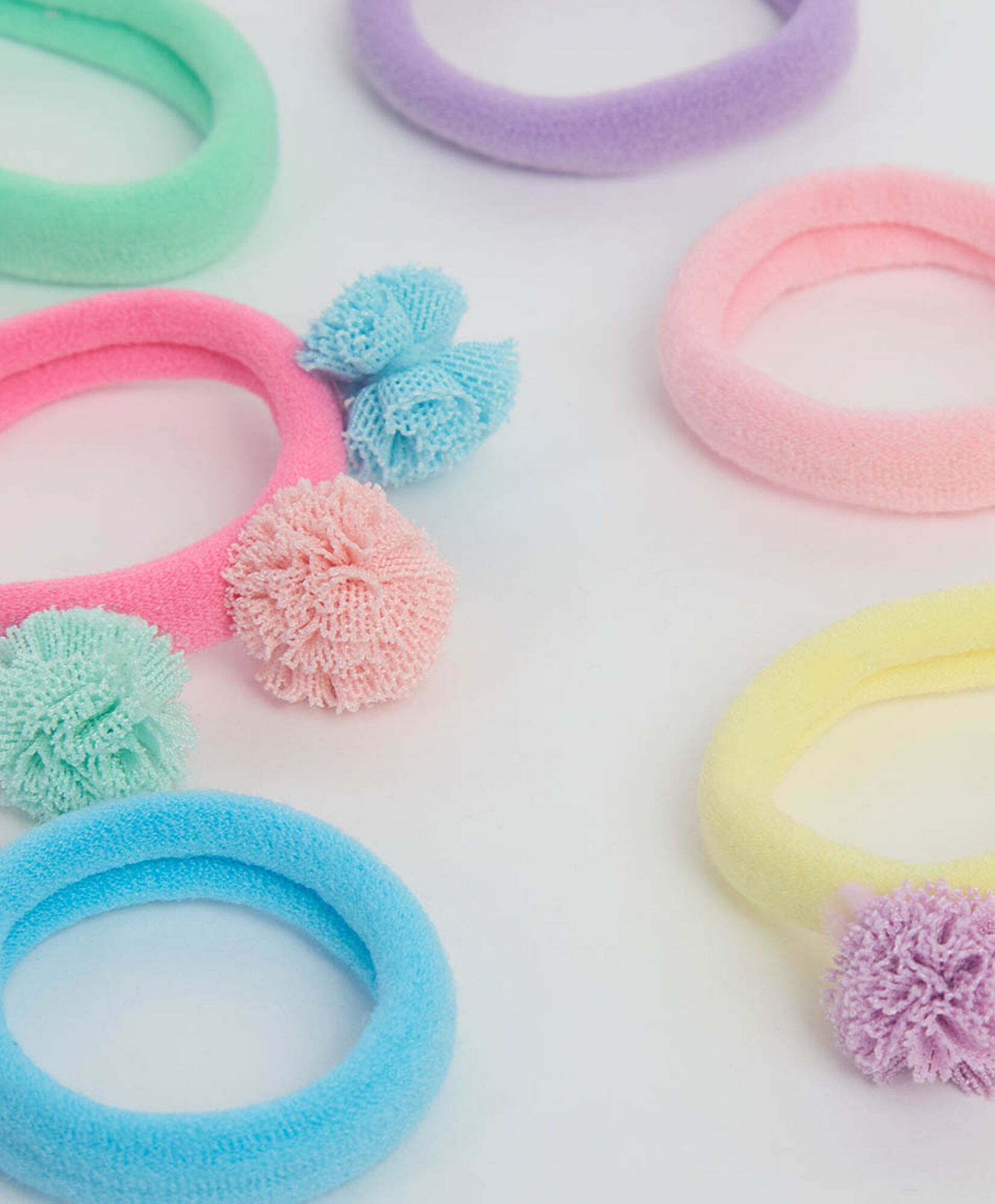 Set 6 colets infantiles pompones Set 6 colets infantiles pompones