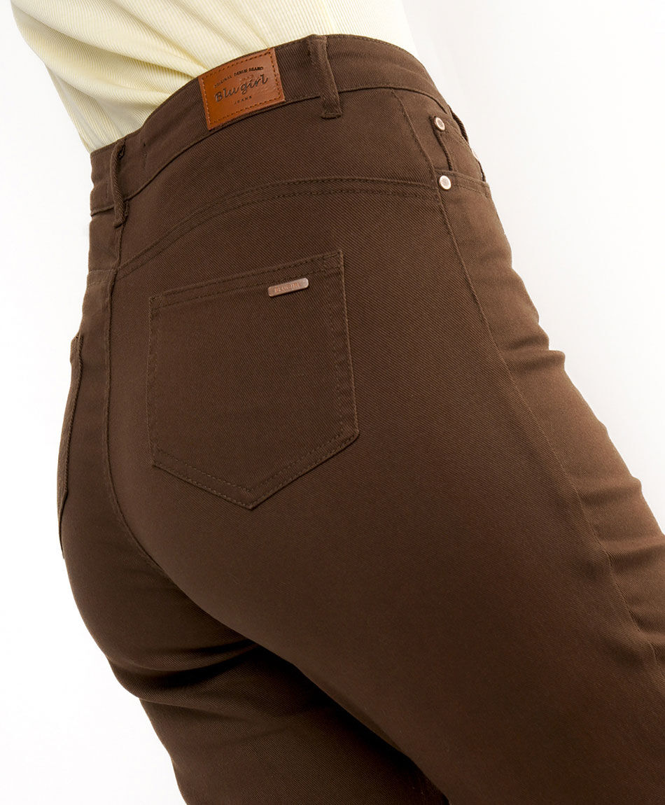 Jeans mujer caf&eacute; basta abierta flare