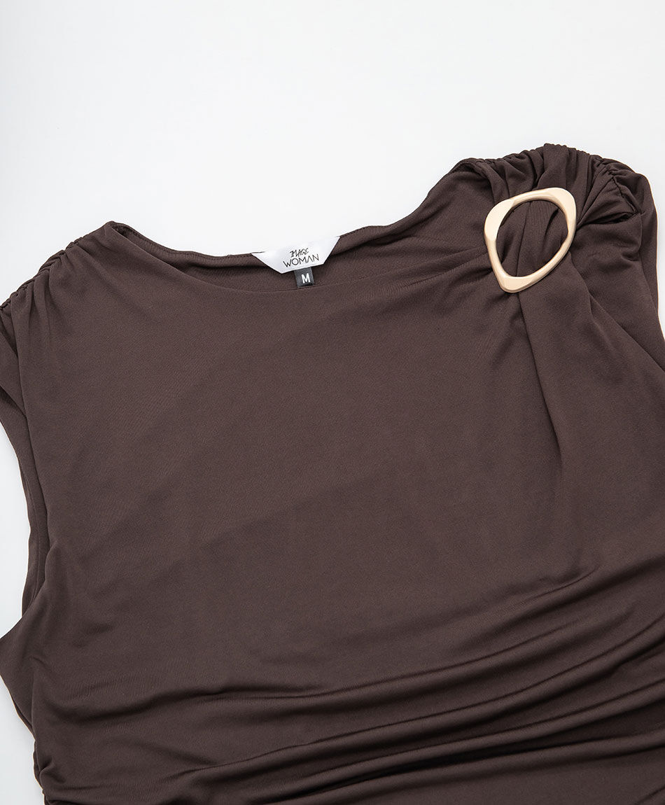 Polera mujer drapeada accesorio