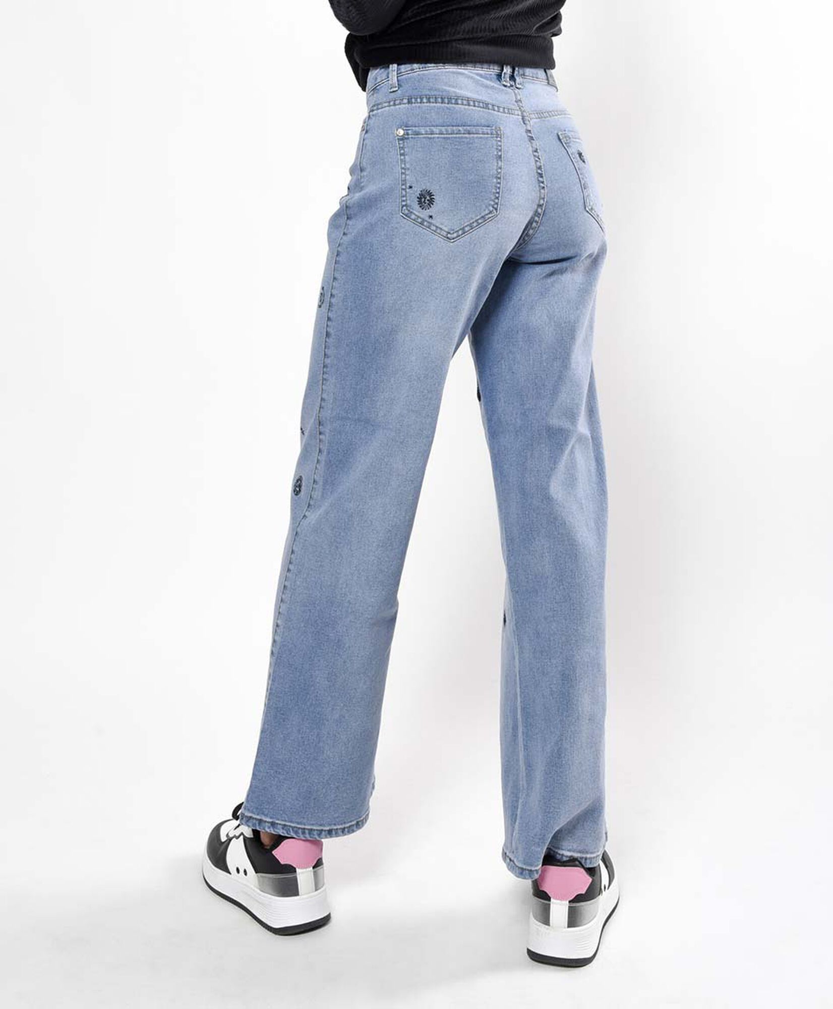 Jeans mujer bordado wide Jeans mujer bordado wide